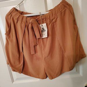 EASEL NWT LARGE SHORTS WITH POCKETS